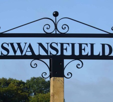 Farm Road End Entrance Lettering Sign